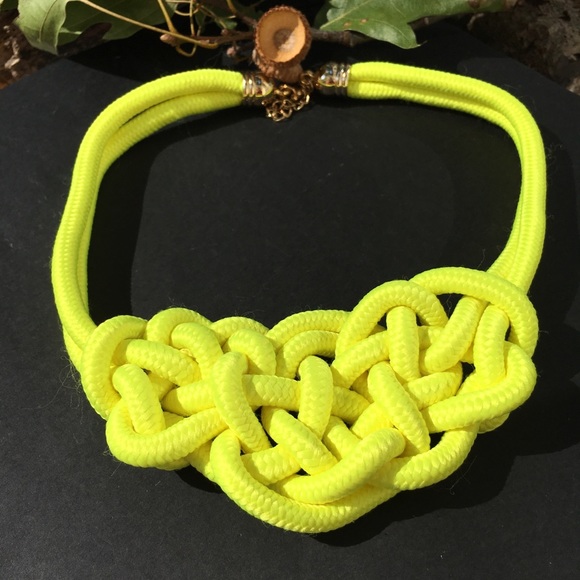 Yellow bib necklace - Picture 4 of 7